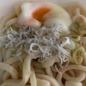 簡単！(^^)しらすと長ネギの温玉のせうどん♪